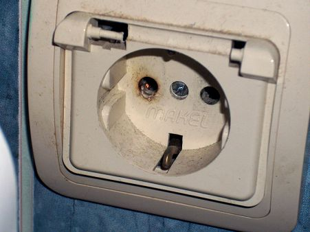 Стиральная машина Bosch выбивает автомат при включении